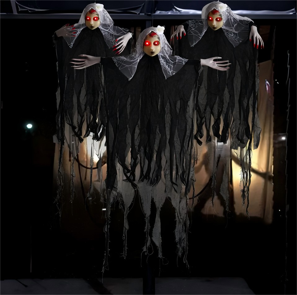 The new Halloween prop, the glowing skull gauze, is used to hang ghosts